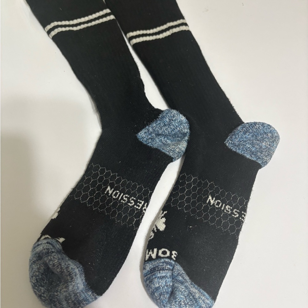 Bombas compression socks, black medium.